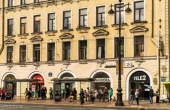 Locali fronte strada in vendita a reddito su Nevsky Prospekt