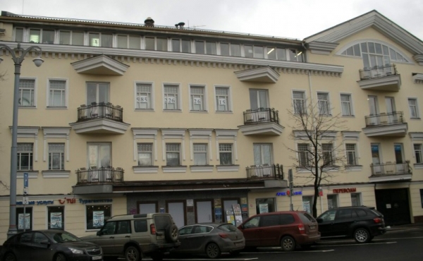 Edificio accostato in affitto in blocco a pochi passi da Serpukhovskaya