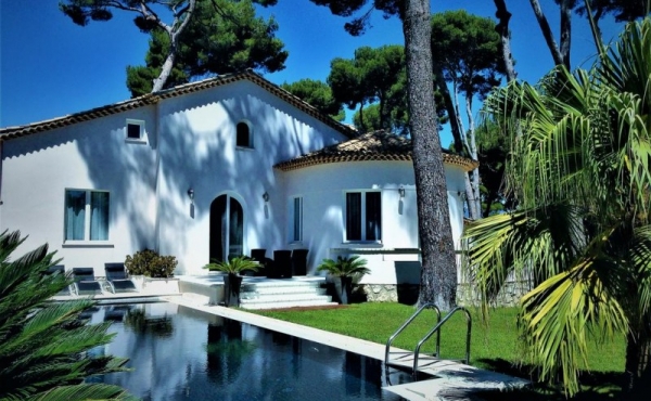 Beautiful villa in quiet location close to the beach in Cap d'Antibes