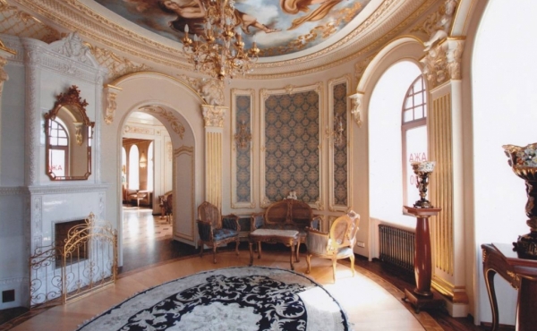 Elegant showroom premises for rent or sale in Petrogradsky district