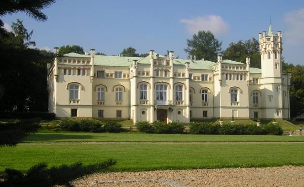 Boutique hotel in historic estate just at a 30-minute drive to Krakow