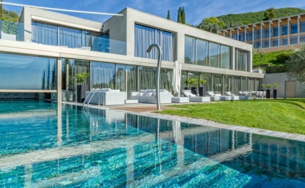 Splendida villa con spa privata sul lago di Garda