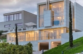 Unique villa with futuristic design for sale on Lake Garda