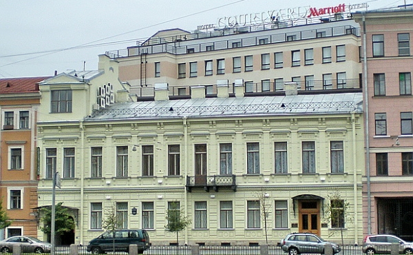 Palazzo storico in vendita sul lungofiume Griboyedov