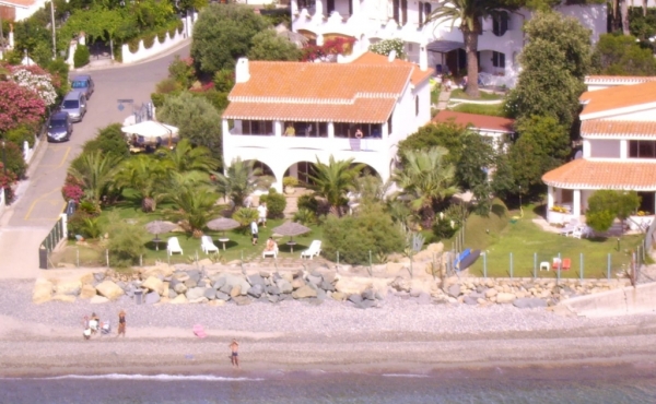 Casetta fronte spiaggia in vendita in Sardegna